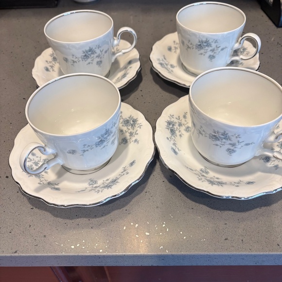 4 Never used vintage Johann Haviland Blue Garland tea cup and saucer set - Picture 2 of 9